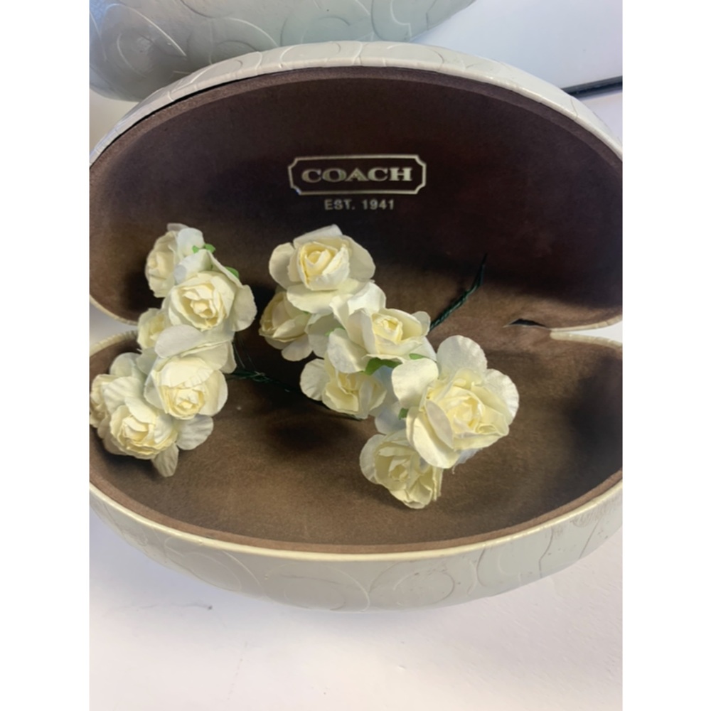 👓 😎 Coach CASE only ⭐️ Cream Oval Jewelry glasses case, AUTHENTIC